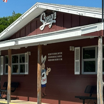 Exterior of Sonny's BBQ on Waldo Road in Gainesville FL